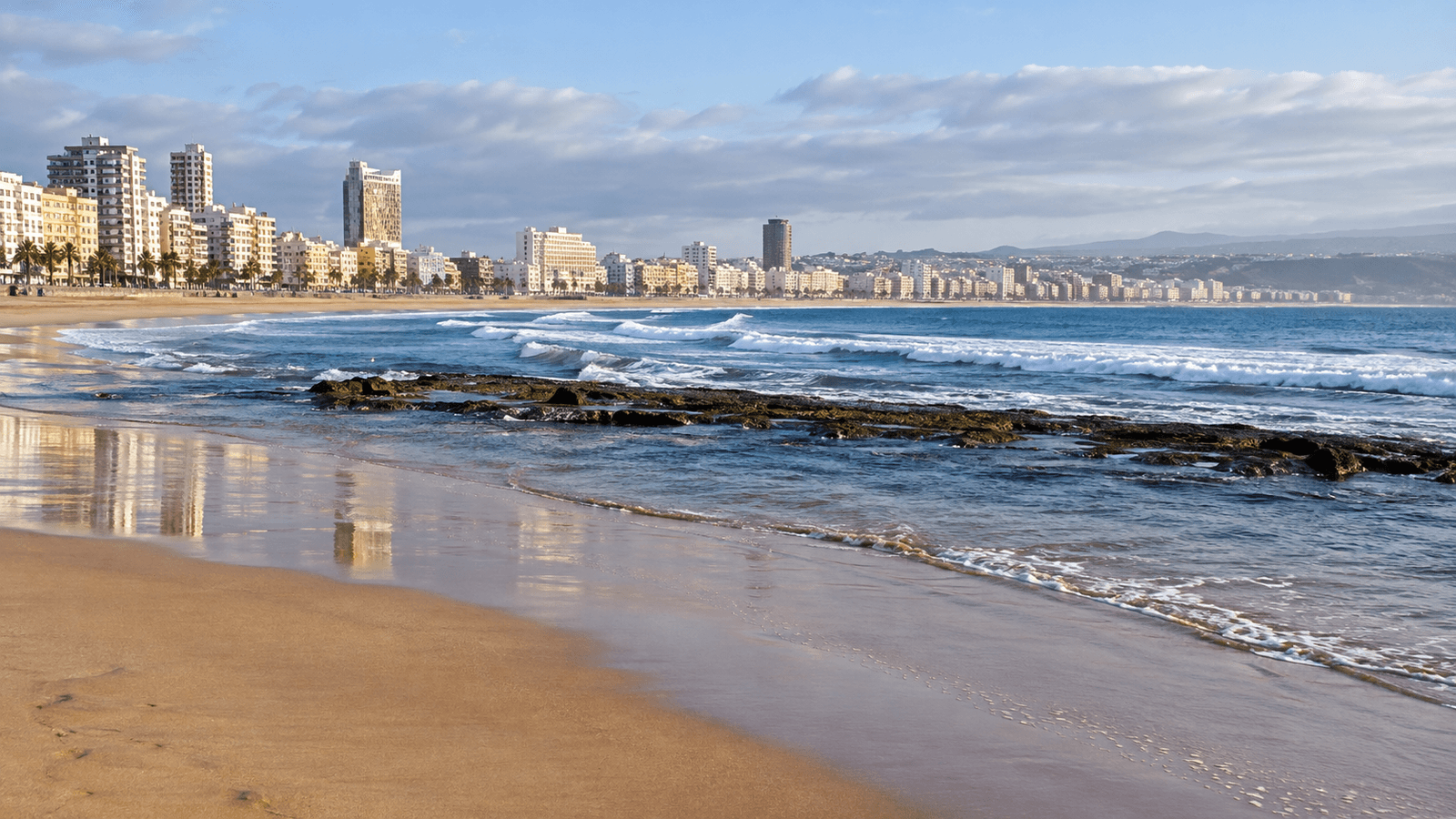 Illustration of a beach promenade with cafés and sand, inspired by Las Canteras.