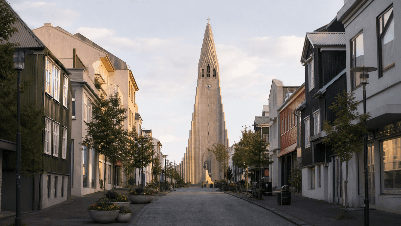 Hallgrímskirkja und das kompakte Zentrum