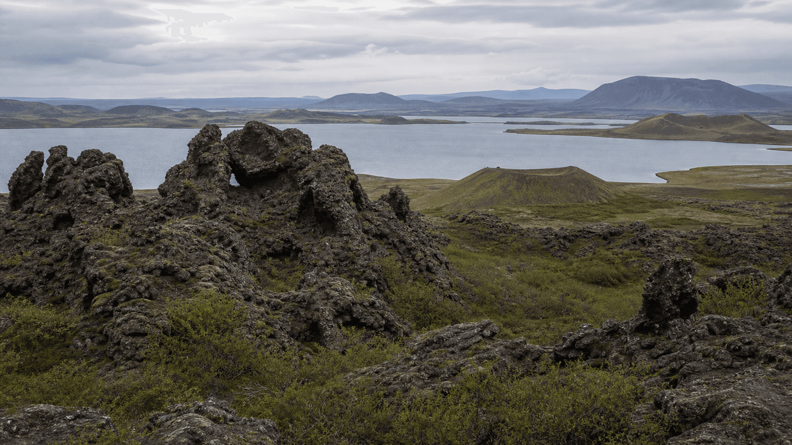 Dimmuborgir und Skútustaðagígar
