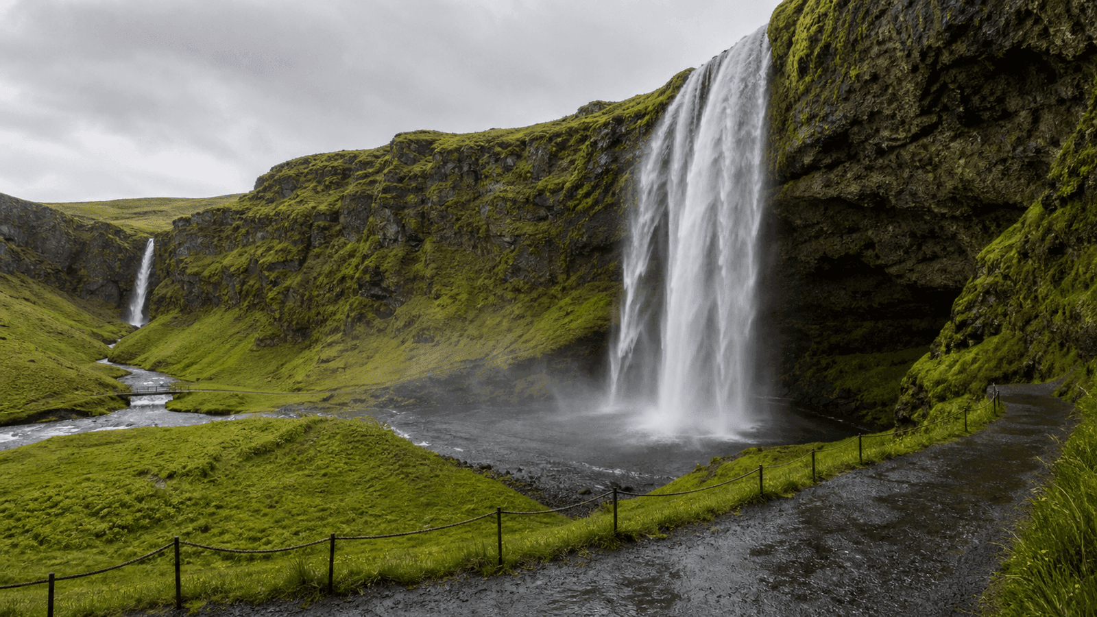 Seljalandsfoss und Gljúfrabúi