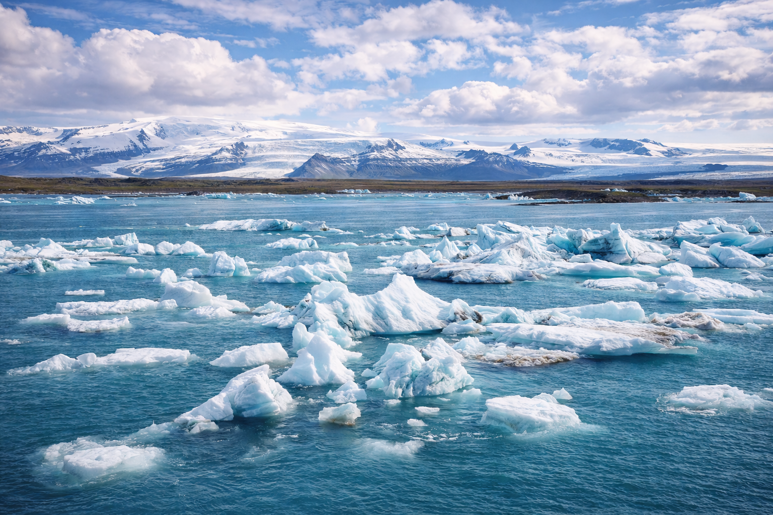 Jökulsárlón Glacier Lagoon — Icebergs & Diamond Beach
